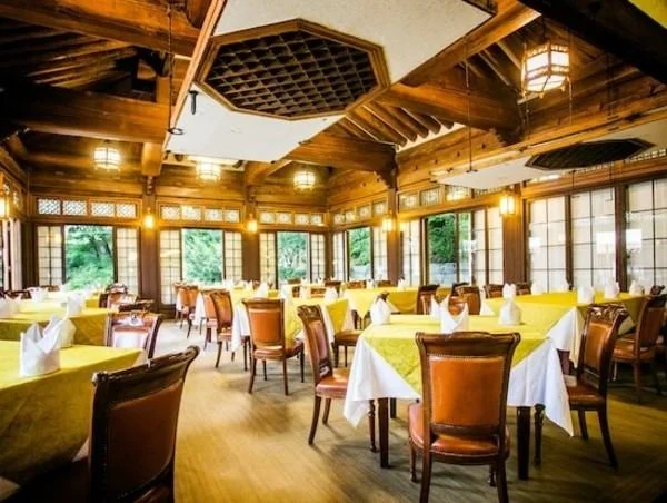 Phòng ngủ màu hồng đẹp sang trọng