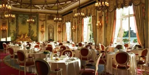 Bàn Ghế Phòng Khách Sạn Cao Cấp: Tiêu Chuẩn Contract Furniture Hospitality 2026